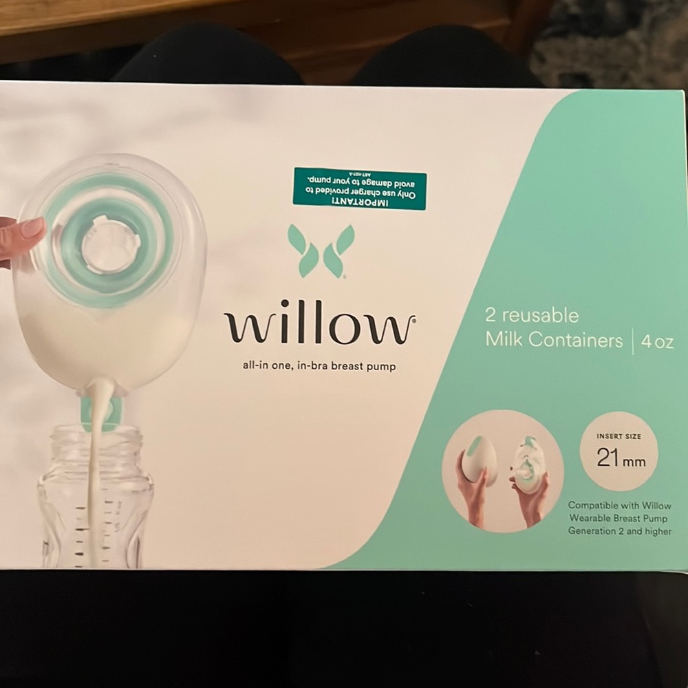 Willow reusable milk containers